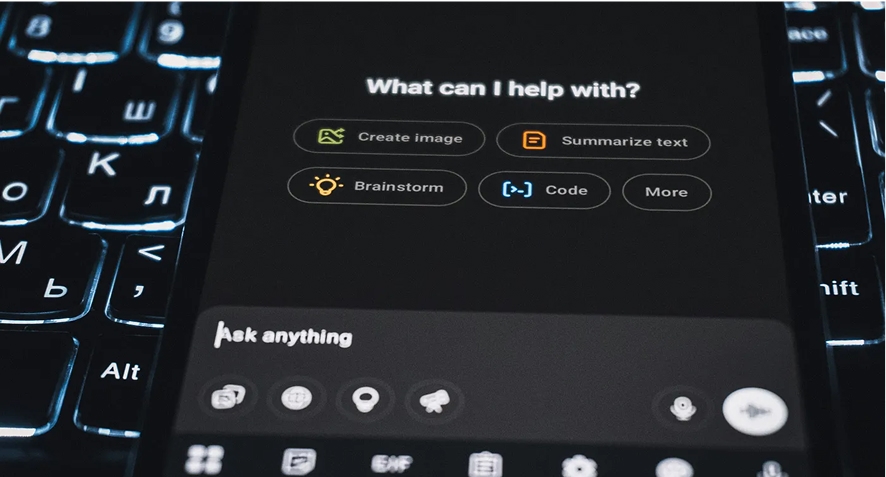 La IA en la vida cotidiana: Cómo la inteligencia artificial se está convirtiendo en la nueva normalidad